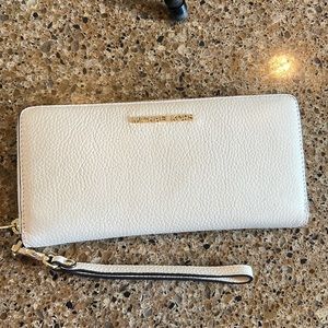 Bran new clutch Michael kors